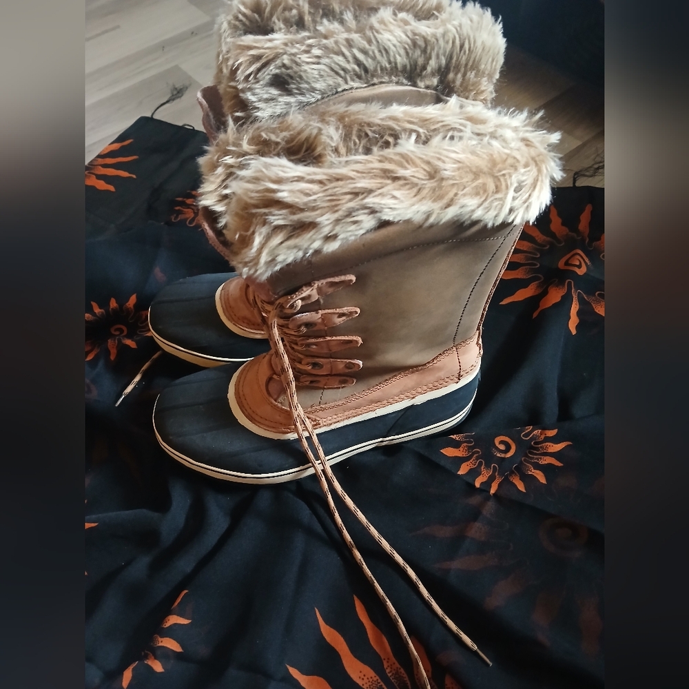 KODIAK Women's Fur-Lined Winter Boots - Picture 2 of 7
